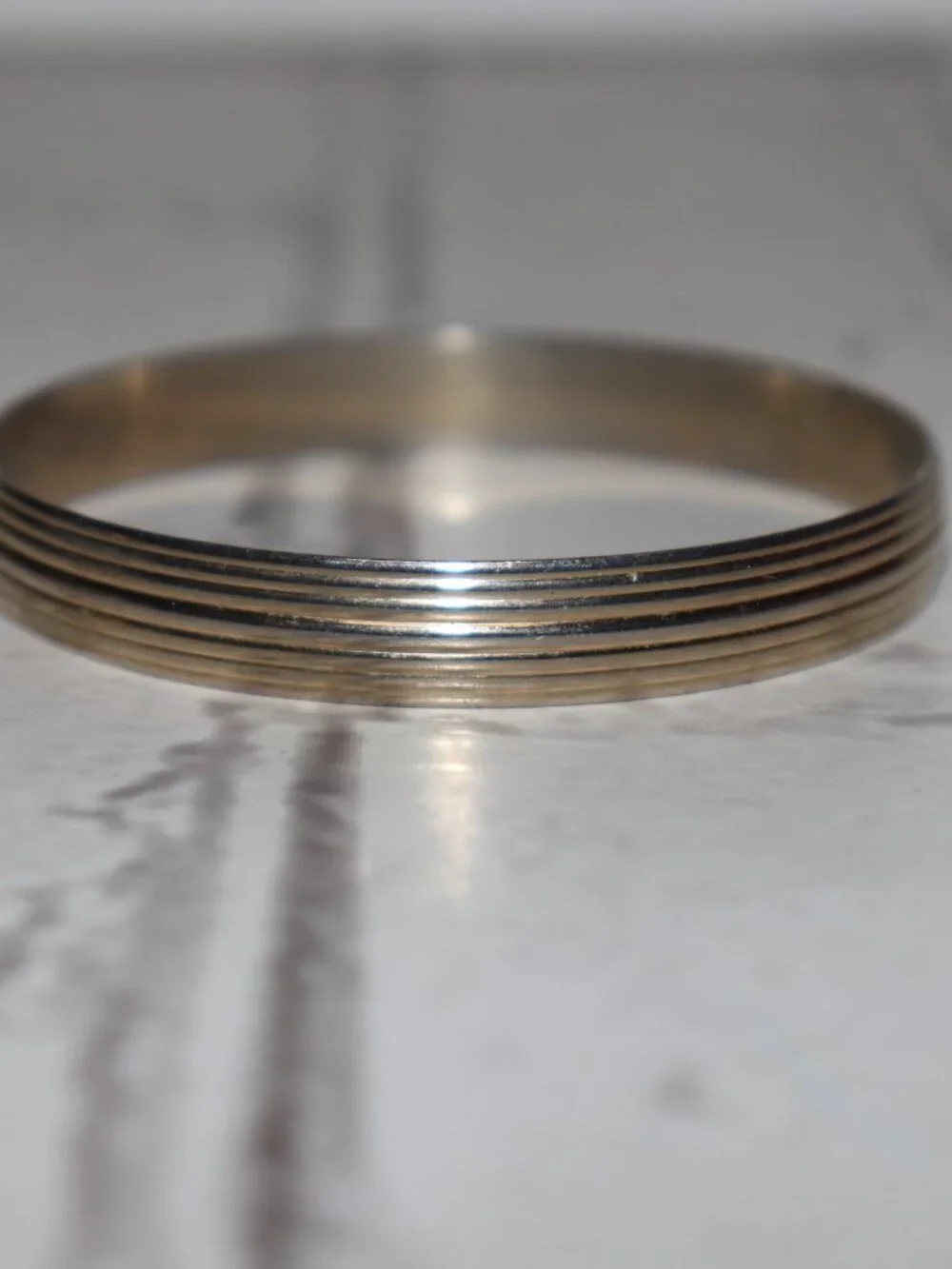 ✨ Vintage Gold‑Tone Bangle · 2 5/8